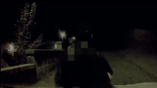 勾搭麻将牌友，直接掏出大鸡巴诱惑她口交，麻将桌上扒了衣服直接草