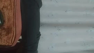 烈焰红唇极品网红美女拨开丁字裤炮友一顿舔逼，第一视角特写操逼，圆润美臀骑乘爆操，进进出出快速抽插