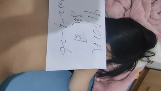 继母为学生展示丝袜自慰和射精