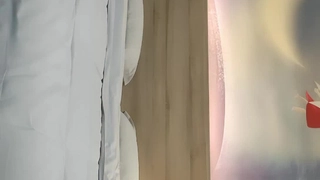 生活麻辣烫两位美女的性感丰满身材挑战黑人的巨屌深深插进肉穴填满