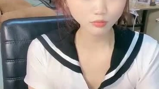 高颜值少妇酒店跟情人偷晴直播。