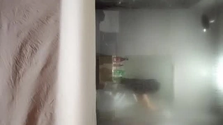 古雯胭然黑网袜道具插喷水