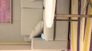 姐夫在房间打王者，看到姐姐没穿内裤，直接强上内射全程露脸