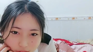 燃烧的岁月极品高颜值女神，肤白貌美，翘臀后入